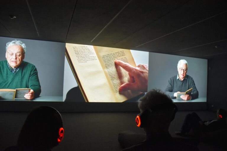 Exkursion zum jüdischen Museum Fürth: Seminar „Shalom Lokalgeschichte“ besucht die Eröffnung der Ausstellung „Lesezeichen“