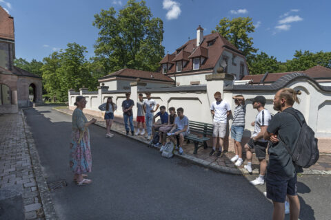 Zum Artikel "Studierende unterstützen Neuntklässler beim Jenö Konrad Cup"