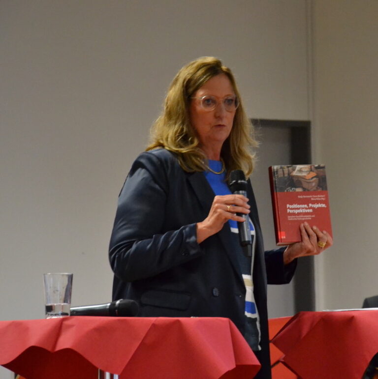 Festschrift zum 60. Geburtstag erschienen Positionen, Projekte, Perspektiven. Zwischen Geschichtsdidaktik und fränkischer Kulturgeschichte